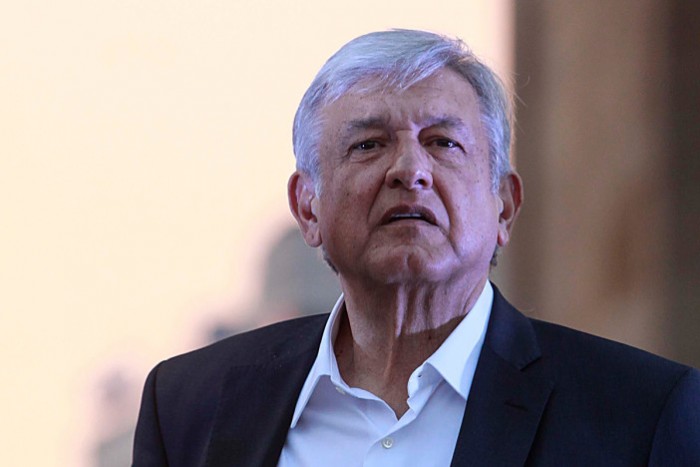 Riesgos en implementación de reformas y mayor gasto fiscal prevé Fitch con AMLO