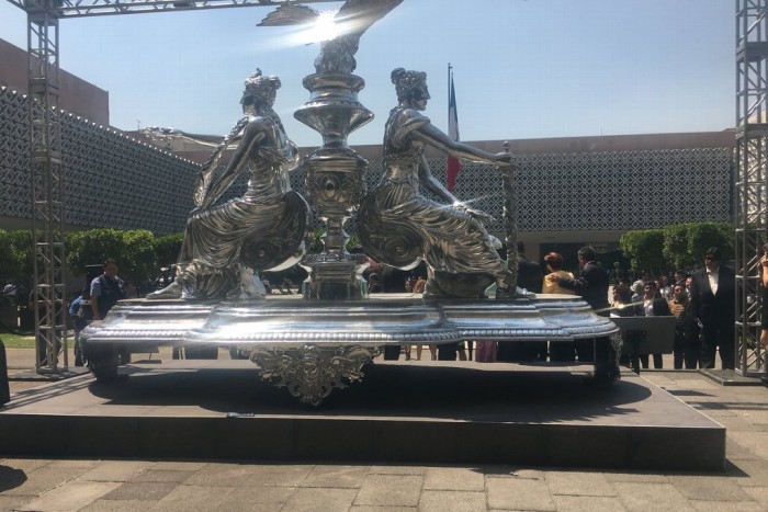 Escultura de más de 2 mdp,  “recordarán actuar con justicia” a los Diputados.