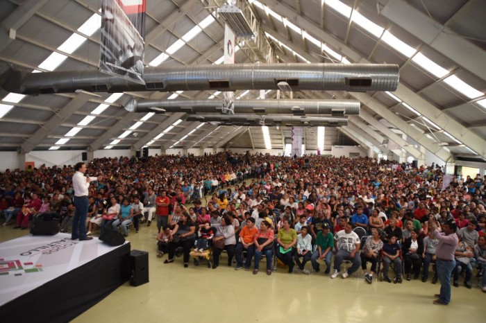 Inicia manolo entrega de 10 mil becas