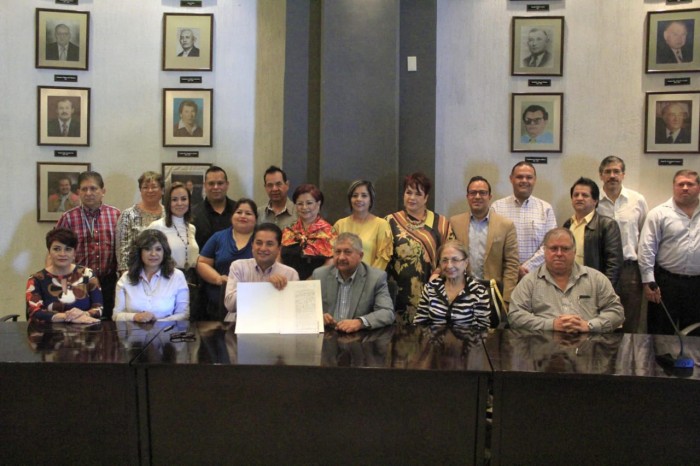 FIRMAN CONTRATO DE ADQUISICIÓN DEL CINE VIRGINIA, EN DONDE CONSTRUIRÁN EL TEATRO DE LA CIUDAD.
