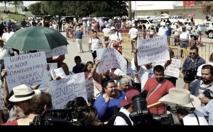 Repudian a Guadiana en evento de AMLO en Torreón