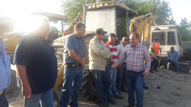 TRABAJADORES MUNICIPALES RECIBEN EQUIPO PARA BACHEO, EN LA TAREA DE REFORZAR LAS  ACCIONES DE IMAGEN URBANA.