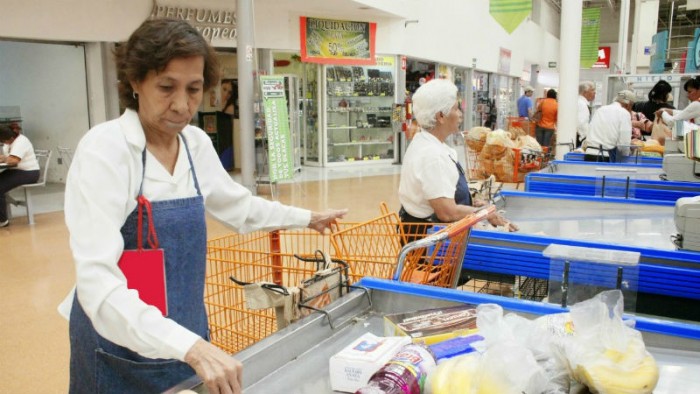PREPARAN PLÁTICA MENSUAL PARA LOS ADULTOS MAYORES EMPACADORES.