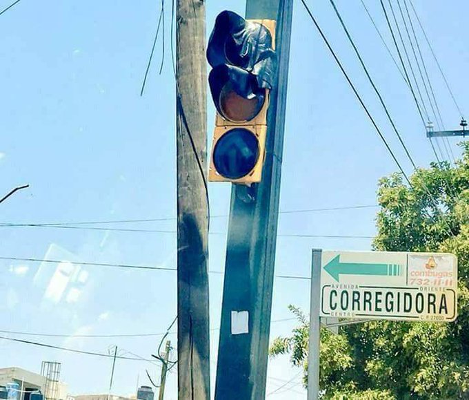 Calor en Torreón derrite semáforos