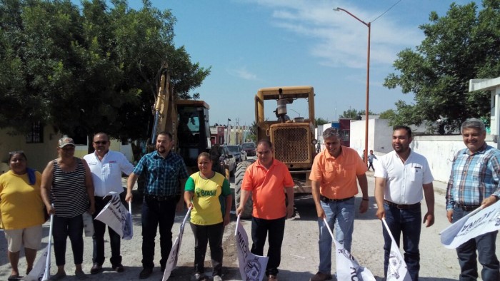 PAVIMENTAN VIALIDADES Y CRUCEROS QUE RECORRE EL TRANSPORTE PÚBLICO.
