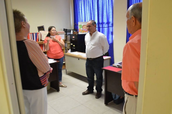 ALCALDE DE ACUÑA INTERACTÚA CON PERSONAL DEL SISTEMA DIF.
