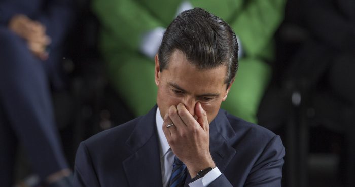 Familias de los 43 normalistas piden investigación contra Enrique Peña Nieto