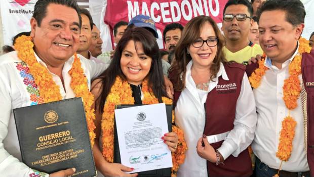Entregan a Nestora Salgado constancia de mayoría como senadora