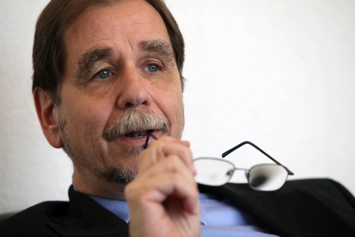 Basave analiza su renuncia a la política