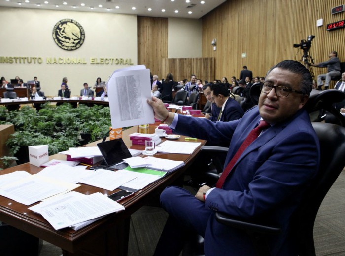 INE revela que 'inflaron' fideicomiso creado por Morena para damnificados