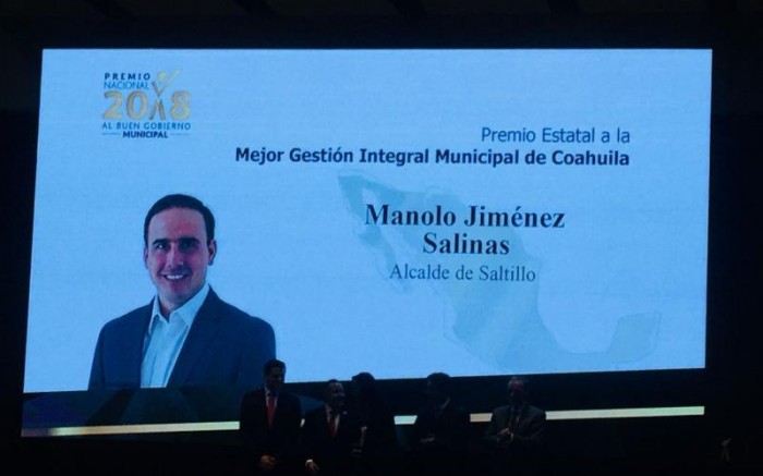 Recibe Manolo Jiménez premio a la Mejor Gestión Integral Municipal