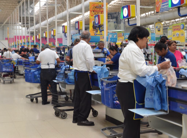 APOYA DIF COAHUILA CON BECAS A ADULTOS MAYORES VOLUNTARIOS EN CENTROS COMERCIALES