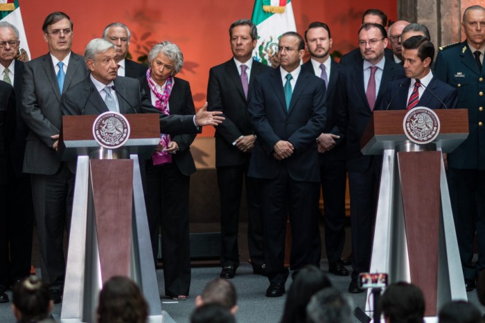"Vamos a cancelar la reforma educativa", reitera AMLO ante Peña Nieto desde Palacio Nacional