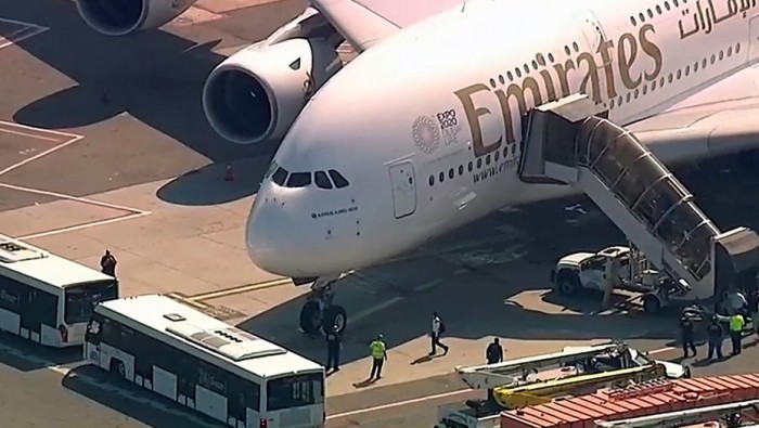 Ponen avión de Emirates en cuarentena tras extraña enfermedad de pasajeros