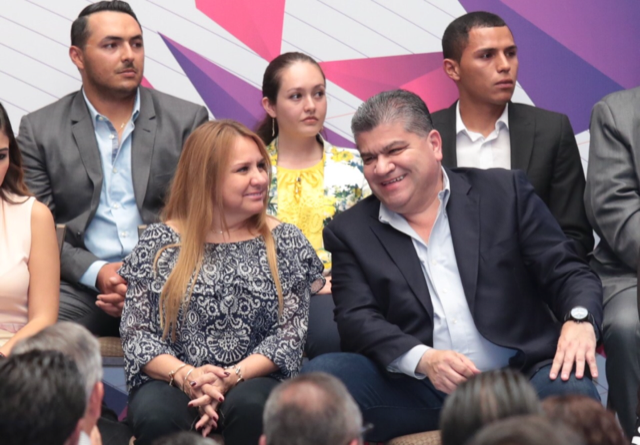 Entrega Gobernador Miguel Angel Riquelme Solis Premio Estatal de la Juventud.