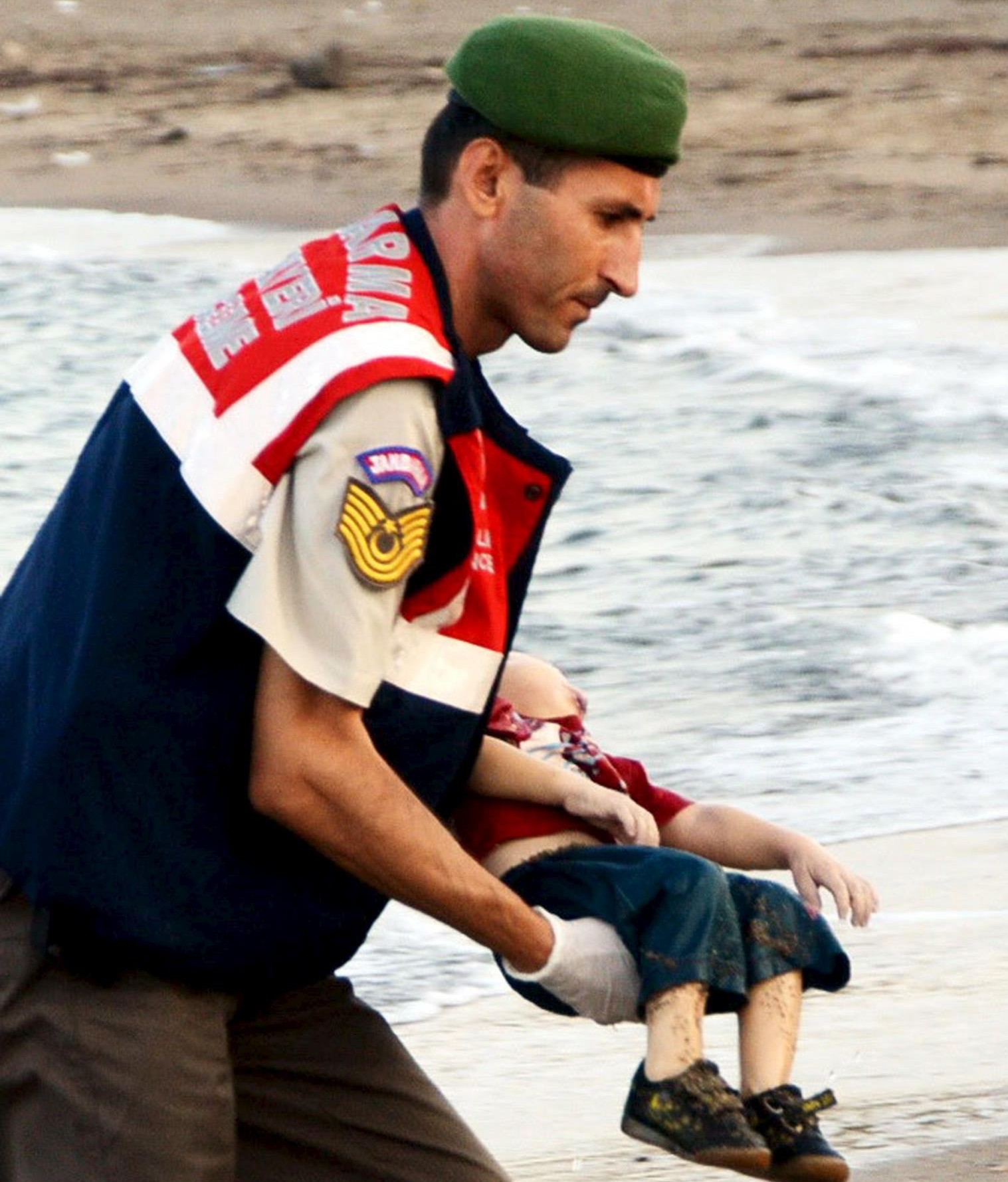Conmemoran 3 años de la muerte del niño sirio Aylan Kurdi