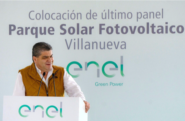 ENCABEZA GOBERNADOR COLOCACIÓN DEL ÚLTIMO PANEL DEL PARQUE FOTOVOLTAICO EN VIESCA