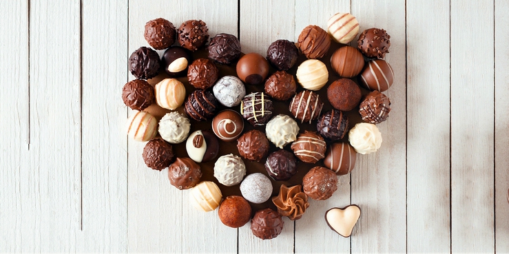 Trufas de galleta con chispas de chocolate.