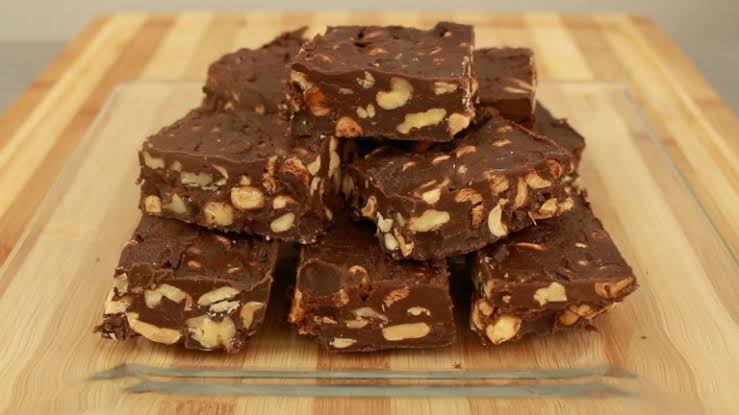 Turrón casero de chocolate.