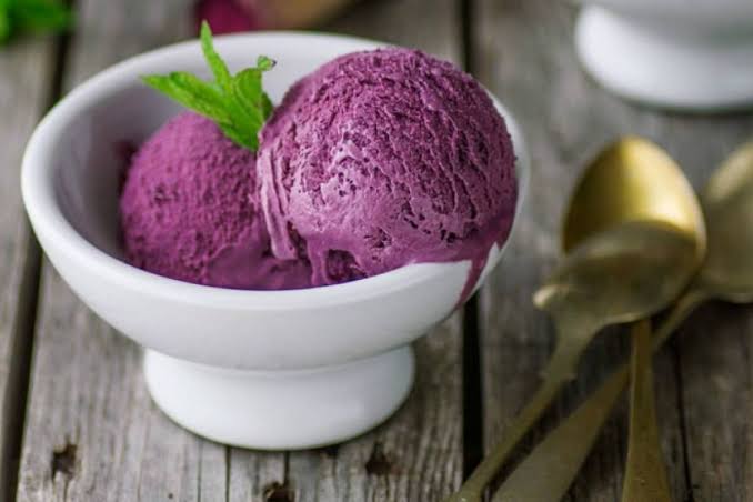 Helado de vino tinto.