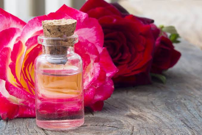 Usos del agua de rosas.