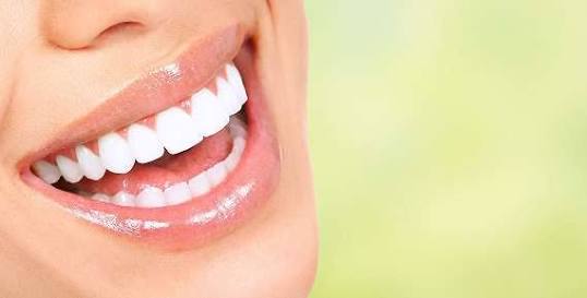 Blanquea tus dientes en 3 minutos.