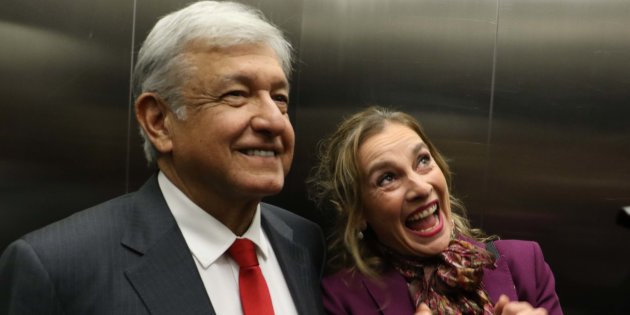 Se burla Beatriz Gutiérrez de "crisis" por cancelación de aeropuerto en Texcoco