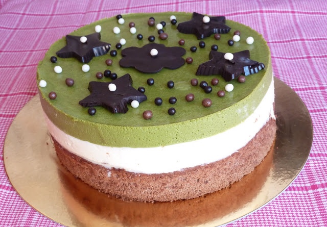 Pastel de chocolate con matcha.