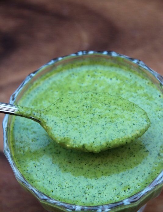 Salsa de jalapeño y cilantro.