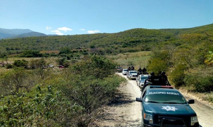 Frenan a balazos retorno de desplazados a sus comunidades en la sierra guerrerense