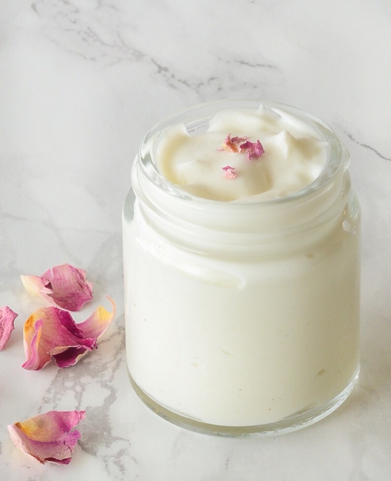 Crema natural de rosas.