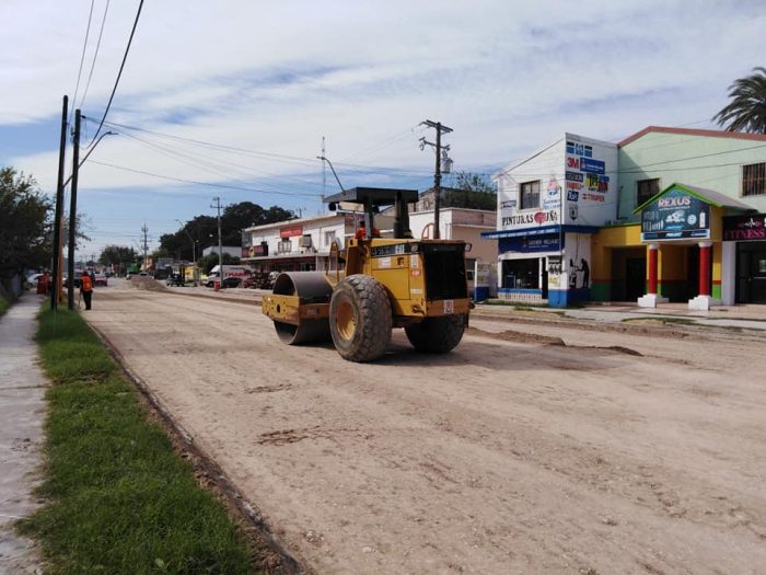 Rehabilita vialidades Roberto de los Santos en Acuña , Coah