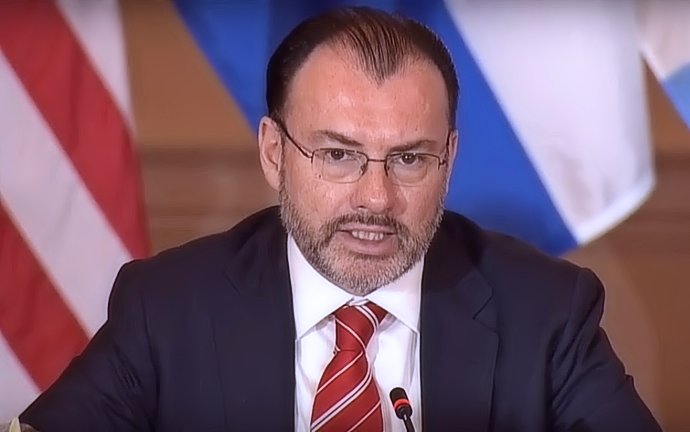 Videgaray pide renuncia a embajadores políticos por transición