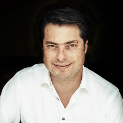 Es un mundo pequeño Por Enrique Martínez y Morales