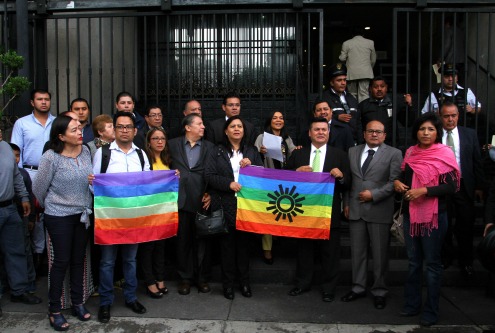 PRD propone que todos los estados permitan el matrimonio igualitario