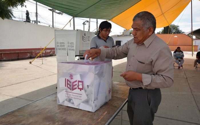Decae interés por consultas de AMLO