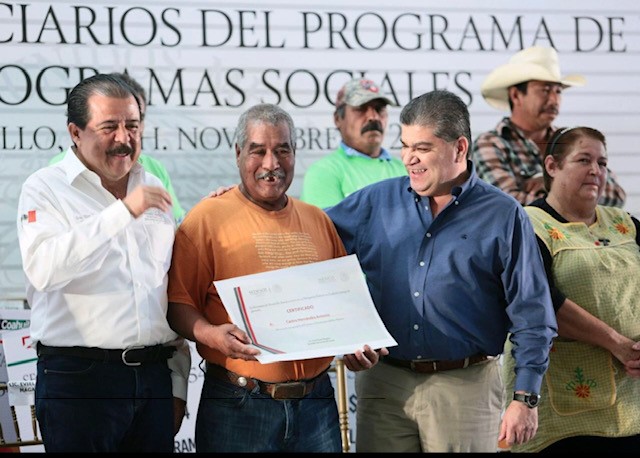 ENTREGA COAHUILA HISTÓRICOS APOYOS SOCIALES: EVIEL PÉREZ