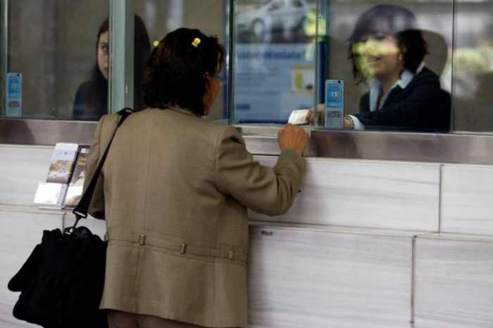 Esta es la iniciativa contra el cobro de comisiones de los bancos, que provocó la caída de la Bolsa .