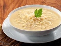 Sopa de fideo con queso.