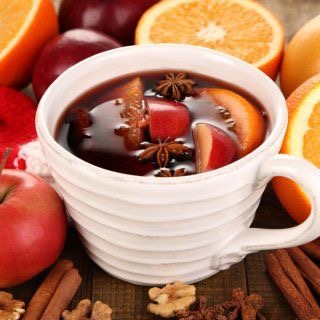 Ponche de frutas con vino tinto.