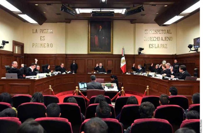 Ministros de la Corte se 'salvan' de ganar menos que AMLO en 2019