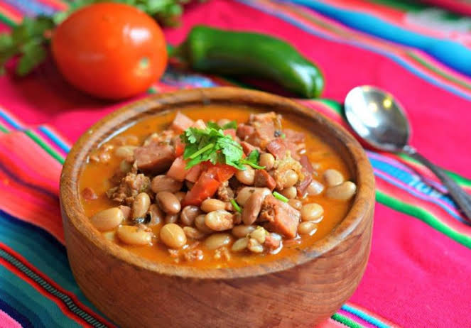 Frijoles charros.