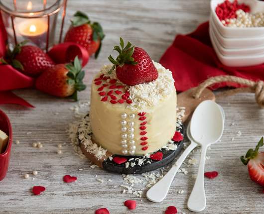Pastel de chocolate blanco y galletas de avena para san valentín