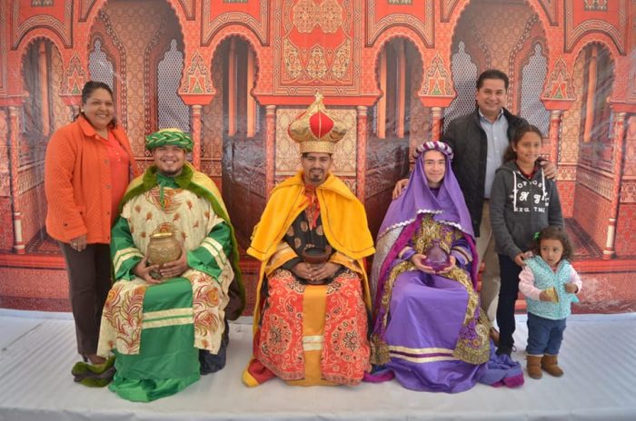 Festeja Roberto de los Santos el Día de Reyes en Acuña..