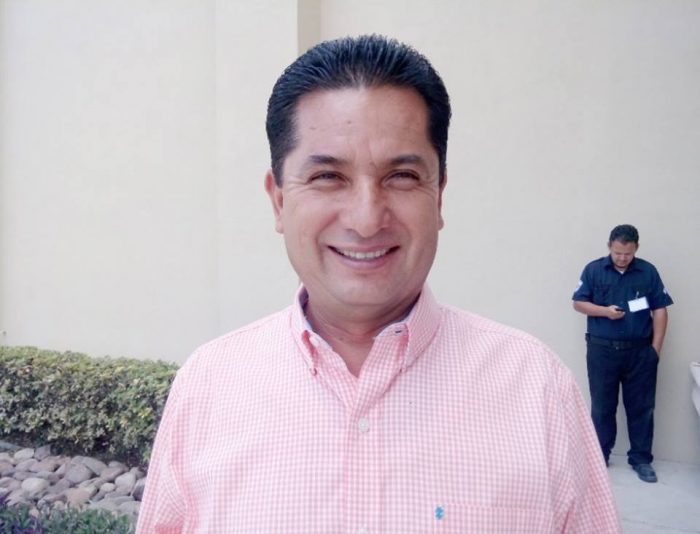 Roberto de los Santos trabaja en eficientar la labor de la administración Municipal a su cargo.