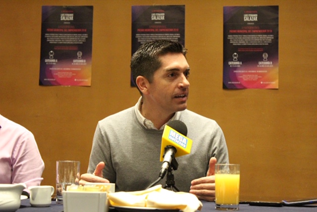 CUMPLE LUIS FERNANDO SALAZAR PROMESA DE DONAR SU SUELDO COMO  DIPUTADO.