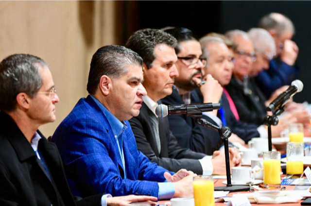 MIGUEL RIQUELME SE REÚNE CON EMPRESARIOS DEL SURESTE DE COAHUILA