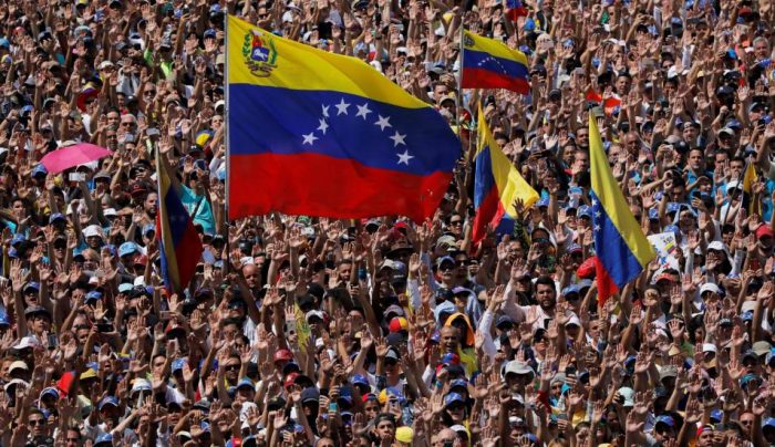 Guaidó reactiva la protesta en la calle para desbloquear la entrega de ayudas