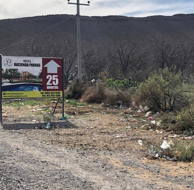 Sucias y descuidadas  entradas a Parras
