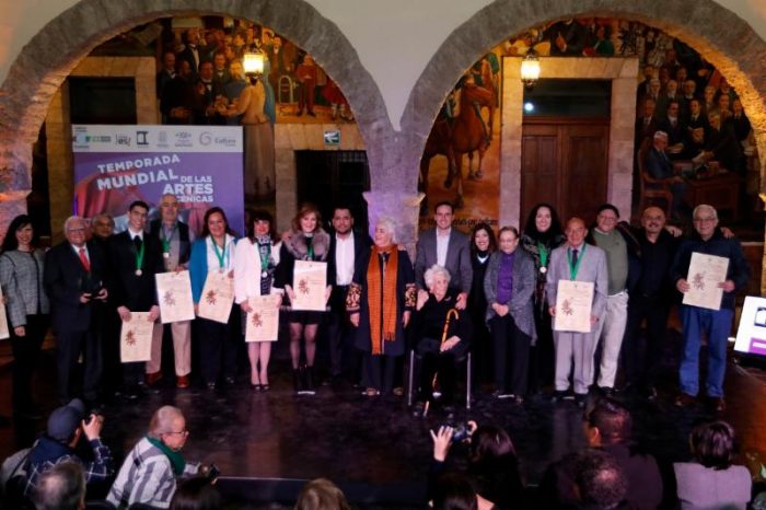 Alcalde refrenda su apoyo por el teatro y la cultura